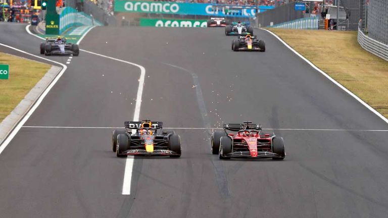 Max Verstappen (vorne links) überzeugt die Sky User mit seiner spektakulären Aufholjagd in Ungarn. Ferrari um Charles Leclerc (vorne rechts) enttäuscht hingegen.