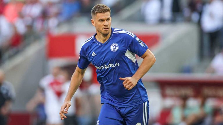 Simon Terodde und der FC Schalke 04 wollen gegen Borussia Mönchengladbach die ersten drei Punkte der Saison einfahren.