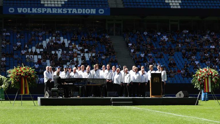 Trauerfeier für HSV-Legende Uwe Seeler im Hamburger Volksparkstadion.