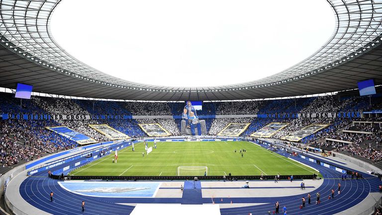 Beim ersten Heimspiel der Saison 2022/23 gegen Eintracht Frankfurt wird das ganze Stadion blau und weiß.