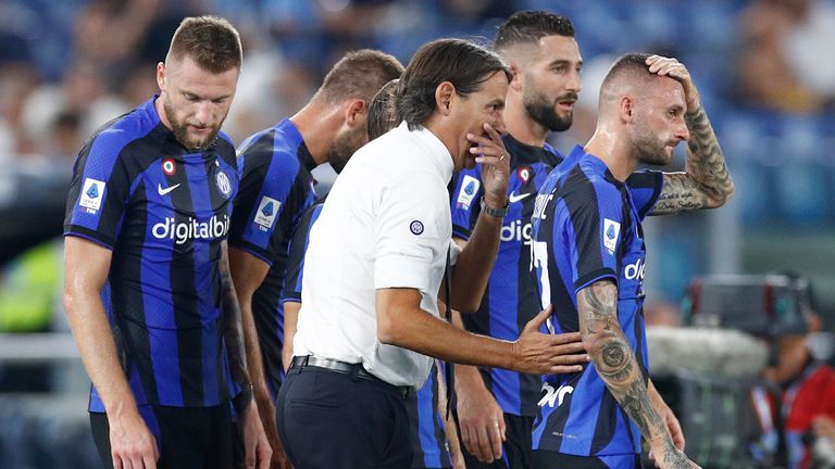Hängende Köpfe bei Inter nach der Niederlage in Rom