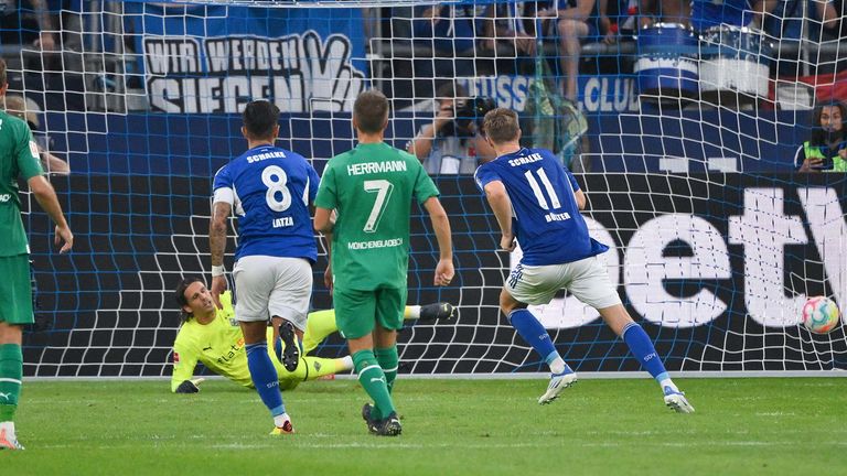 Marius Bülter sichert Schalke den ersten Punkt nach dem Aufstieg. 