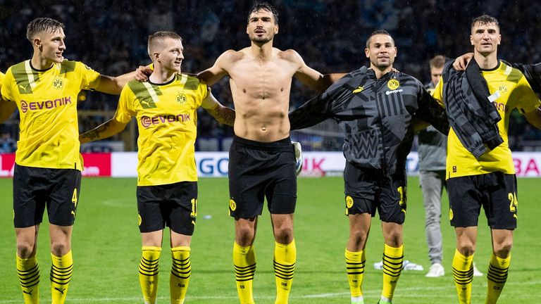 Platz 1.:BVB 
Dortmund hat sich gut verstärkt und stellt das erste Mal seit Jahren eine sattelfeste Abwehr.
