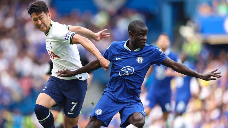 Tottenhams Heung-min Son (l.) wurde im Spiel beim FC Chelsea rassistisch beleidigt.