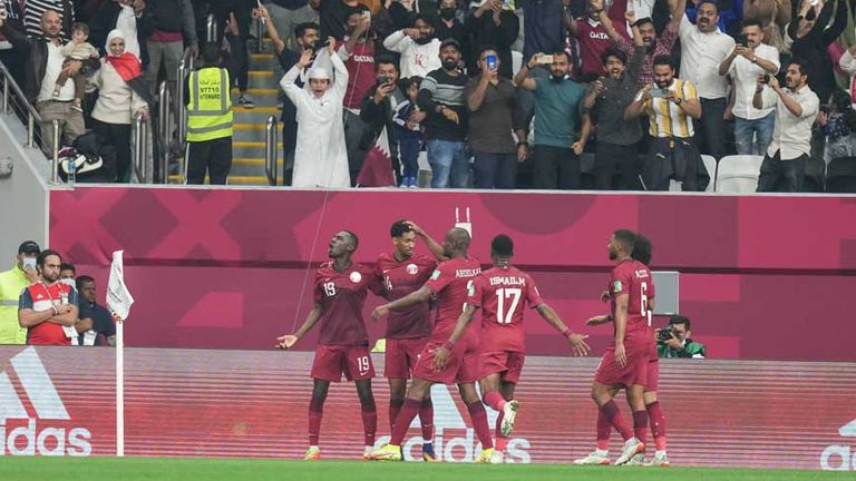 Das Duell zwischen Katar und Ecuador im Al-Bayt-Stadion könnte das erste Spiel der WM 2022 werden.