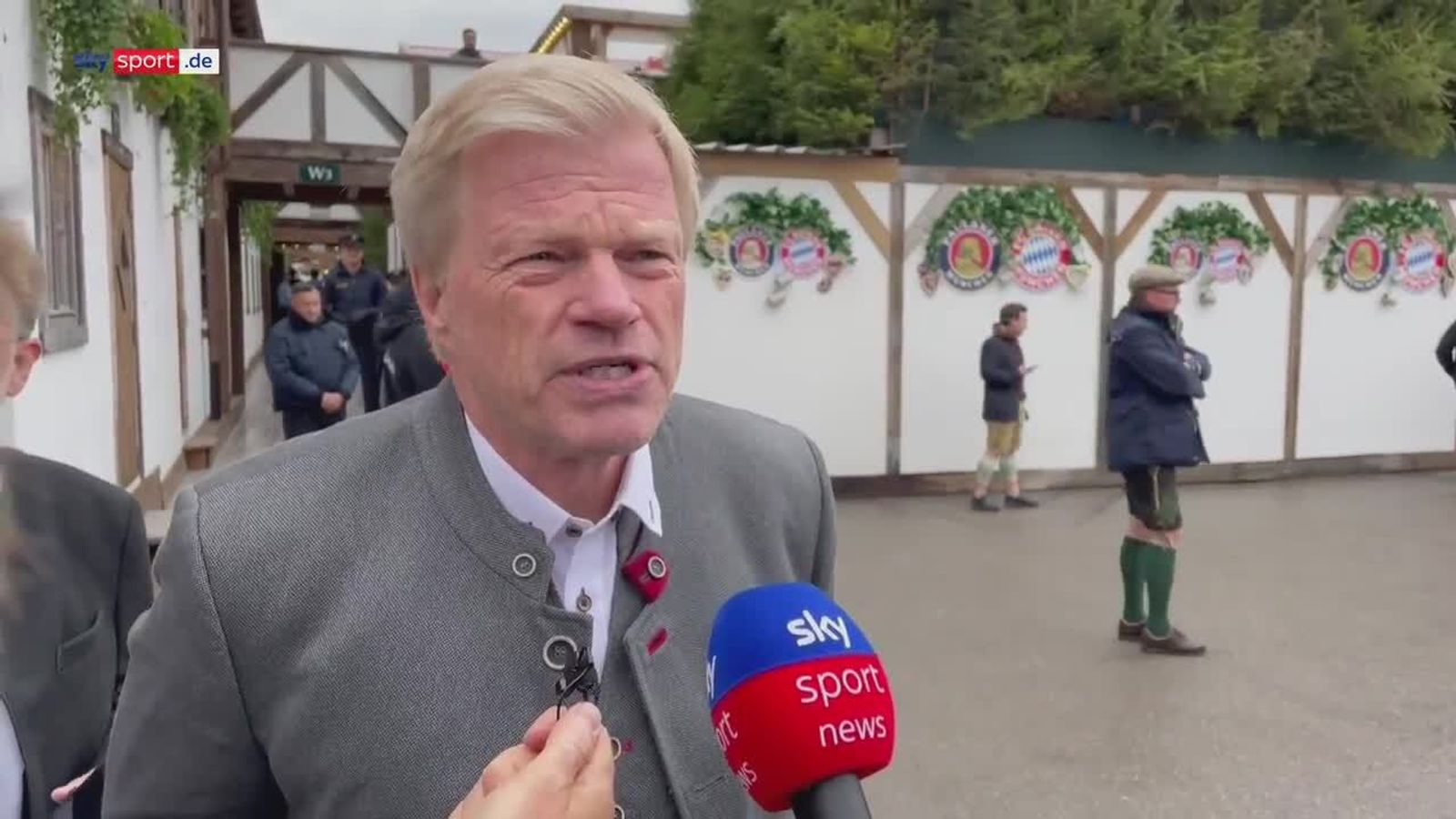 Bundesliga Kahn im Interview bei Ankunft auf dem Oktoberfest Fußball