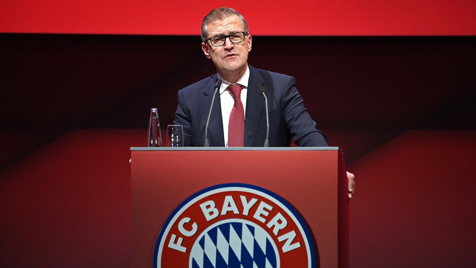 FC Bayern: Finanz-Vorstand Dreesen hört im Sommer auf - Nachfolger fix