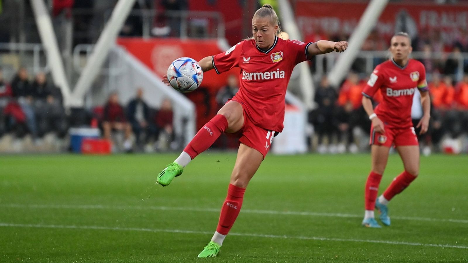 Frauen Bundesliga Der Vfl Wolfsburg Empfängt Punktgleiche Leverkusenerinnen Fußball News 