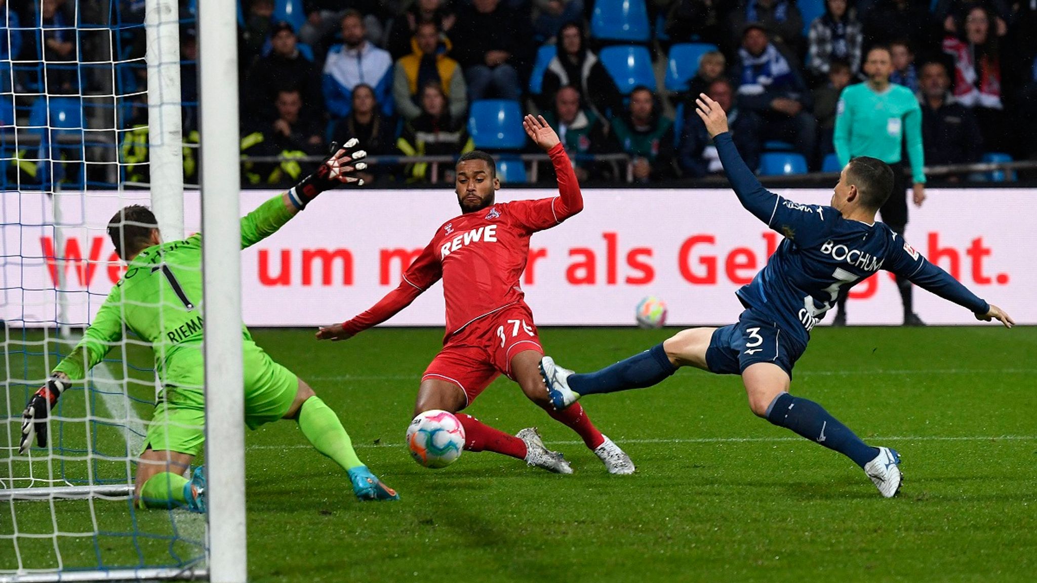 Bundesliga: Der VfL Bochum Spielt 1:1-Unentschieden Gegen Den 1. FC ...