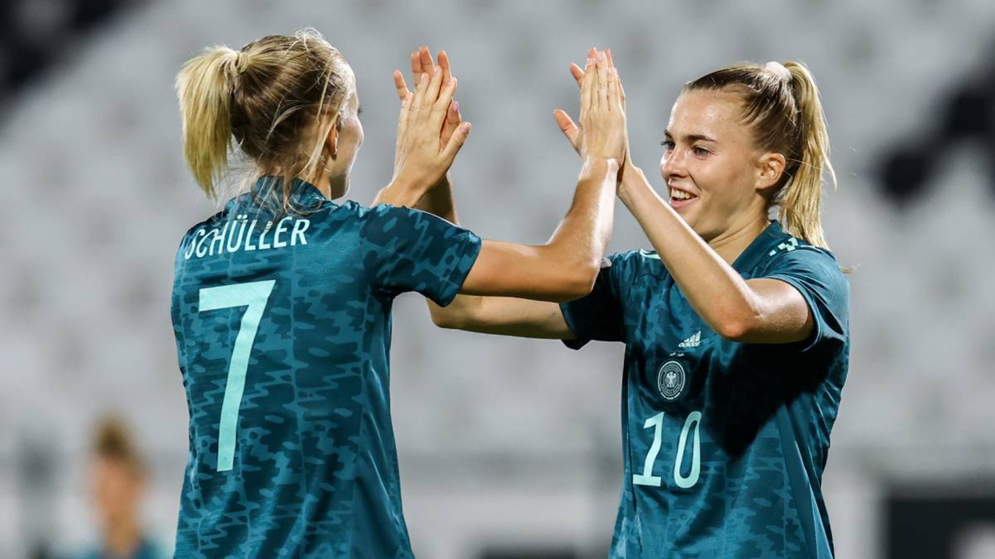 WM-Qualifikation: DFB-Frauen schlagen Bulgarien mit 8:0 | Fußball News ...