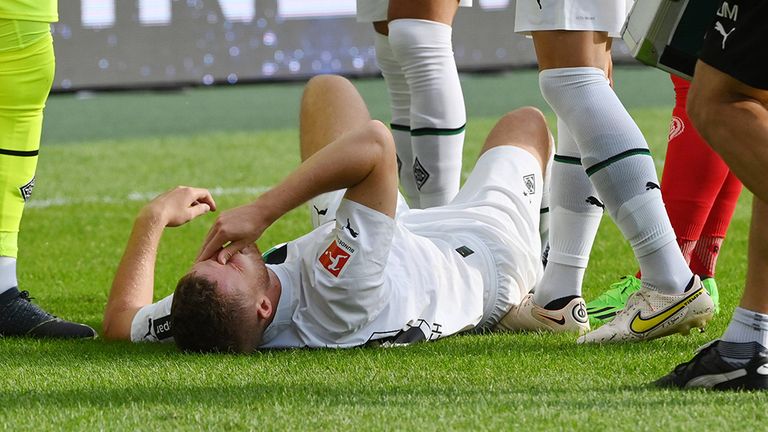Nico Elvedi hat sich beim Spiel gegen den FSV Mainz verletzt.