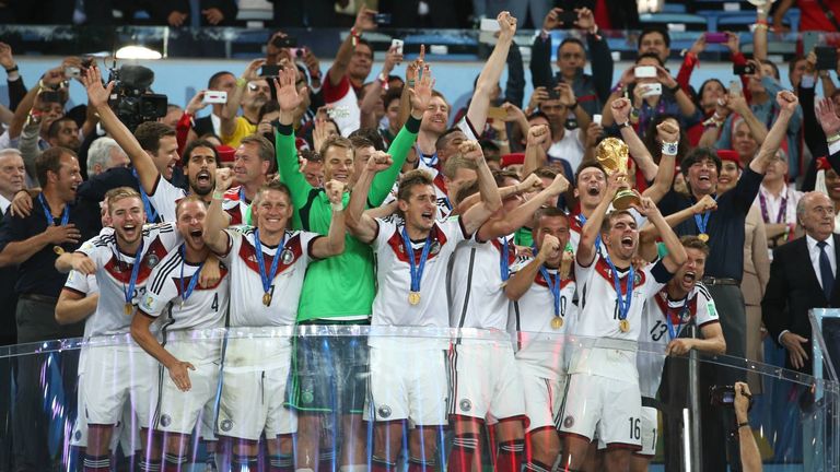 WM 2014: "Mach ihn! Mach ihn! Er macht ihn! Mario Götzeeeeeeee!" Deutschland siegt nach Verlängerung mit 1:0 gegen Argentinien und ist zum vierten Mal Weltmeister