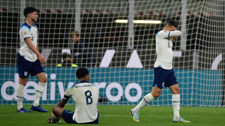 Absteiger: England steigt ohne einen Sieg nach einer 0:1-Niederlage gegen Italien in die Liga B ab (3 Punkte, Torverhältnis: 4:10)