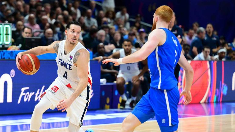 Thomas Heurtel (l.) und Frankreich schlagen Italien im Viertelfinale der Basketball-EM nach Verlängerung.