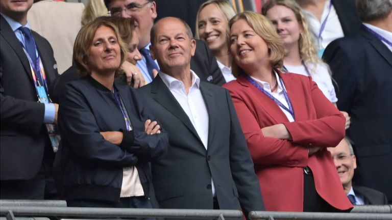 "Wir haben 2022. Frauen und Männer sollten gleich bezahlt werden. Das gilt auch für den Sport, besonders für Nationalmannschaften."