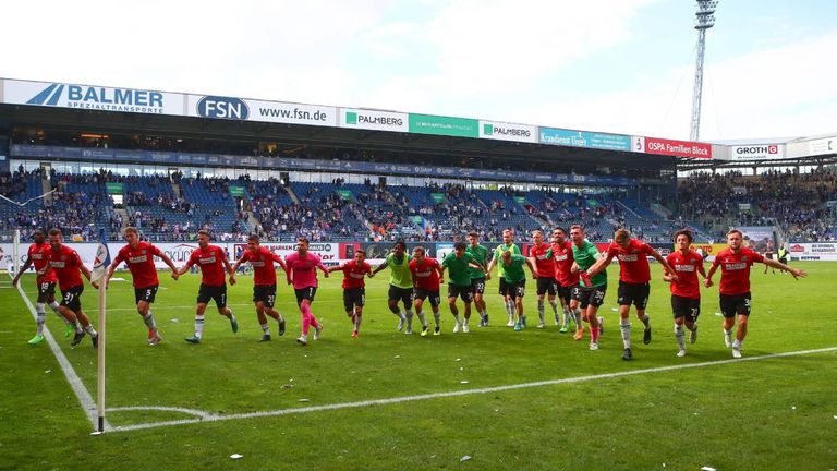 Hatten Grund zu feiern: In Rostock gelang Hannover 96 bereits der vierte Sieg in Folge.