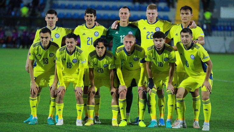 Aufsteiger: Kasachstan steigt trotz einer 0:3-Niederlage gegen Aserbaidschan in Liga B auf (13 Punkte, Torverhältnis: 8:6)