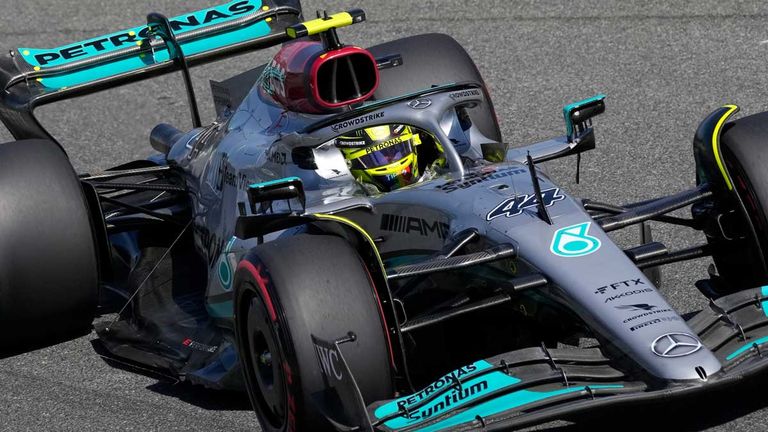 Die Startnummer 44 auf dem Mercedes von Lewis Hamilton ist in Monza ganz in schwarz gehalten.
