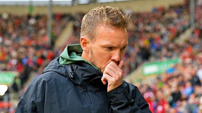 Durchlebt  eine schwierige Phase in München: FCB-Trainer Julian Nagelsmann ist nach der Niederlage gegen Augsburg in Kritik geraten