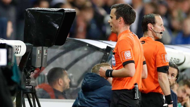 Die halbautomatische Abseitstechnologie wird auch in der Champions League zum Einsatz kommen.