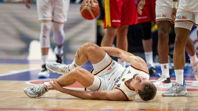 Franz Wagner verletzt sich im Achtelfinale gegen Montenegro auf Fuß.