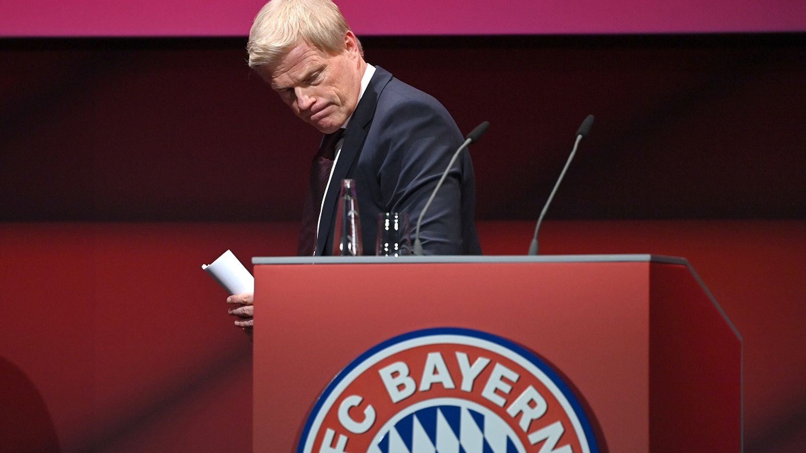 Verlängerung mit Qatar Airways? FC-Bayern-Boss Oli Kahn muss