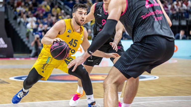Tamir Blatt und ALBA Berlin setzen sich knapp gegen die Telekom Baskets Bonn durch.