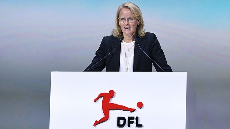DFL-Geschäftsführerin Donata Hopfen kann sich neue Anstoßzeiten in der Bundesliga vorstellen.