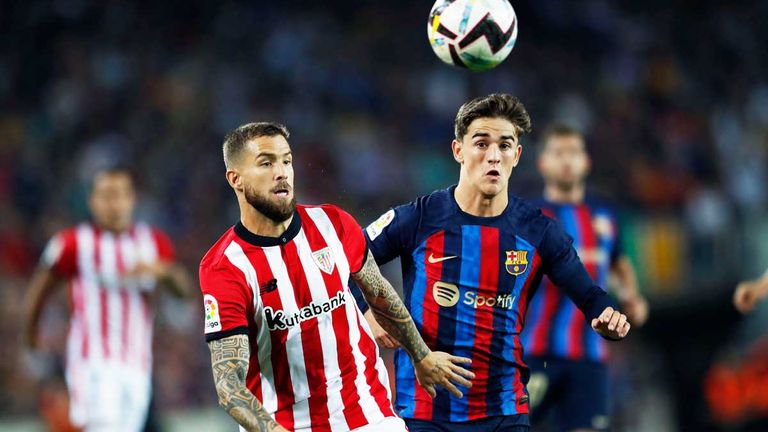 An Bilbaos Inigo Martinez (l.) ist der FC Barcelona stark interessiert.