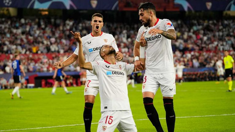 Der FC Sevilla feiert seinen Heimsieg gegen den FC Kopenhagen.