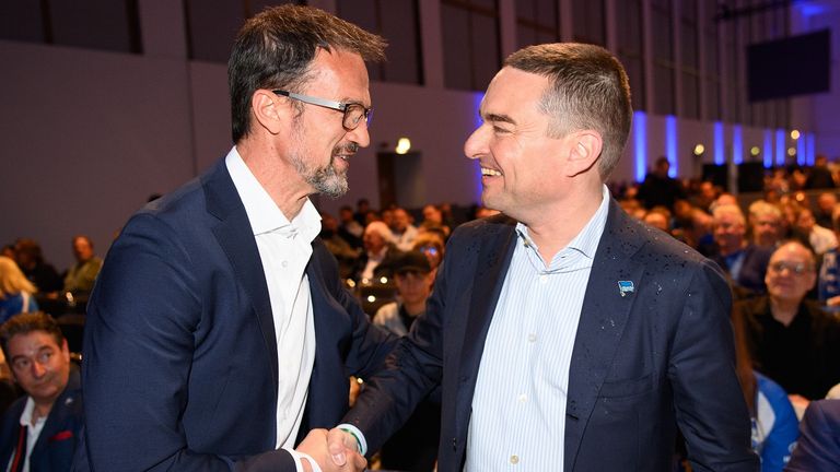 Über das nagebot von Mehrheits-Anteilhaber Lars Windhorst kann Herthas Geschäftsführer Fredi Bobic nur schmunzeln. 