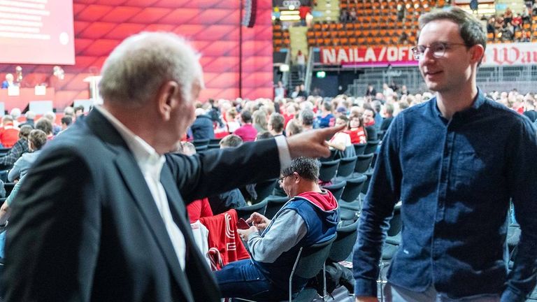 Uli Hoeneß legt sich mit einem Fan an.