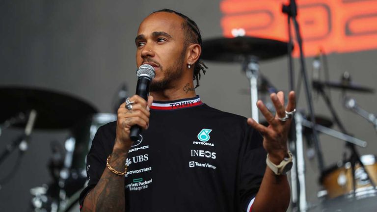 Mercedes-Superstar Lewis Hamilton setzt sich für mehr Unterrichtszeit über die Black History in den britischen Schulen ein.