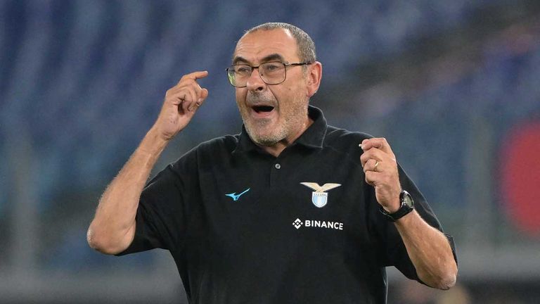 Lazio-Trainer Maurizio Sarri droht aufgrund der schlechten Platzverhältnisse bei Heimspielen mit Rücktritt.
