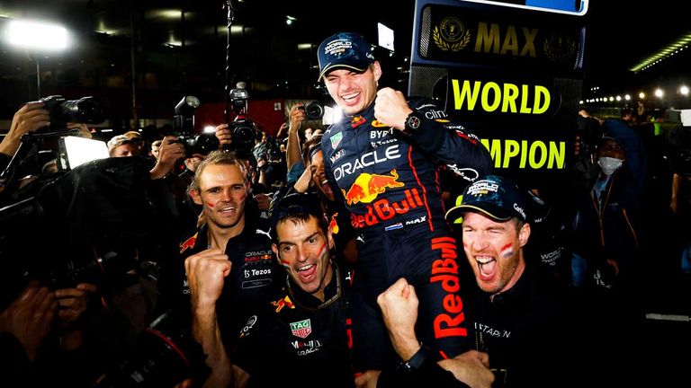 Max Verstappen (Red Bull) feiert in Suzuka Weltmeistertitel Nummer zwei.