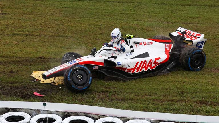 Mick Schumacher (Haas) hat in Suzuka in FP1 seinen Haas zerlegt.