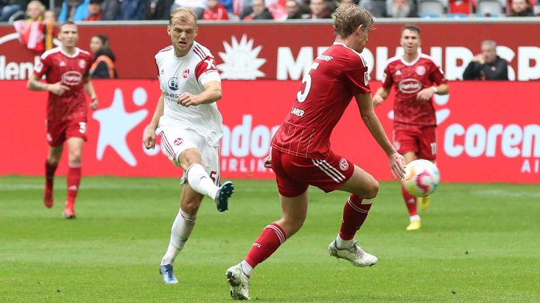 Der 1. FC Nürnberg feiert mit dem Sieg bei Fortuna Düsseldorf den ersten Dreier unter Trainer Markus Weinzierl.