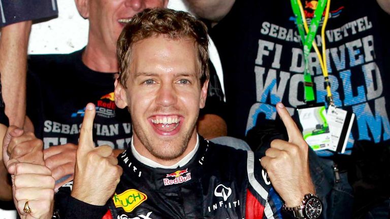 Sebastian Vettel (Red Bull) macht im Jahr 2011 seinen zweiten WM-Titel in Suzuka perfekt. Dazu reicht ihm in Japan ein dritter Platz hinter Rennsieger Jenson Button und Fernando Alonso.