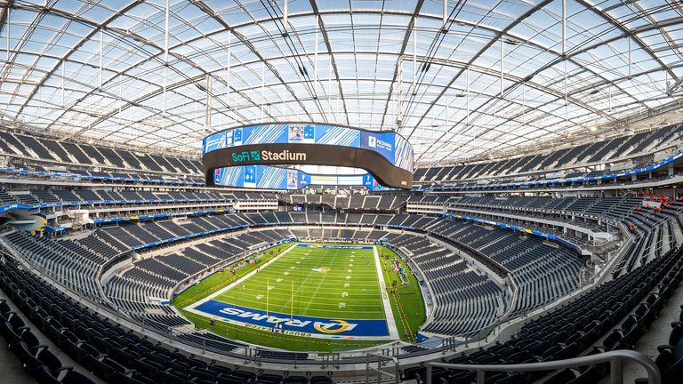 Das SoFi Stadium in Los Angeles kostete rund  2,4 Milliarden Euro und ist mittlwerweile die neue Heimspielstätte zweier NFL-Teams: Der Los Angeles Rams und Los Angeles Chargers.