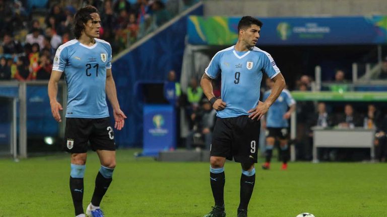 Uruguay-Star Edinson Cavani (l.) droht das WM-Aus.