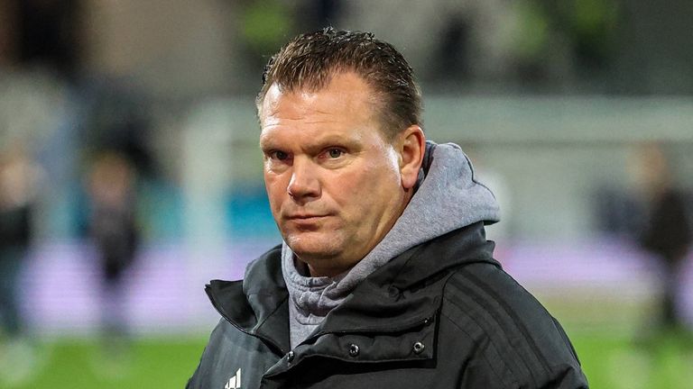 Uwe Koschinat hat bei seinem ersten Spiel als Bielefeld-Trainer Darmstadt 98 zu Gast.