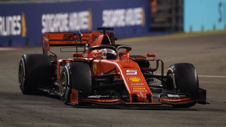 2019: "Lina" - in einer schweren Saison holt Vettel nur einen Sieg in Singapur. Es ist der letzte in seiner Karriere.