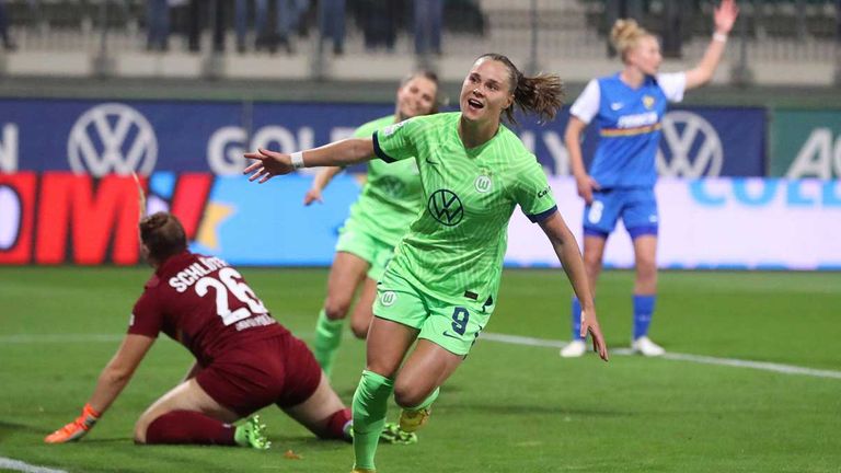 Die Frauen des VfL Wolfsburg besiegen SKN St. Pölten mit 4:0.