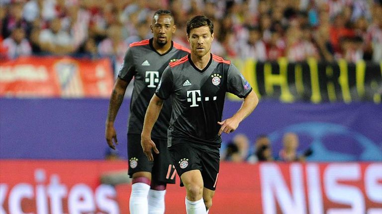 Jerome Boateng (hinten) und Xabi Alonso spielten gemeinsam beim FC Bayern.