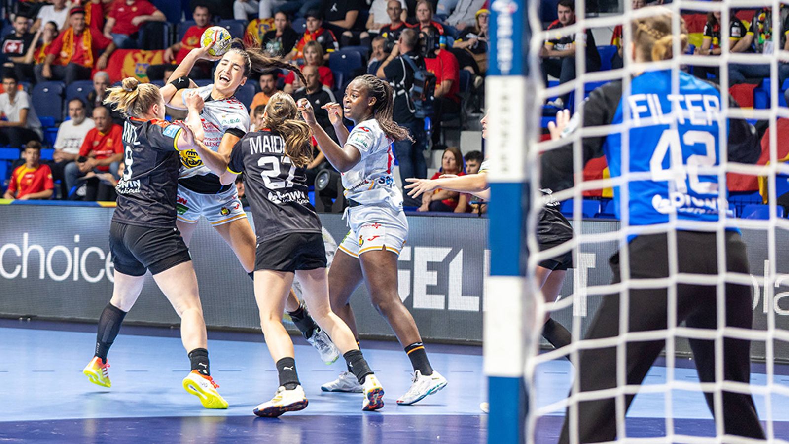 Handball-EM Der Frauen: DHB-Team Trotz Niederlage In Hauptrunde ...