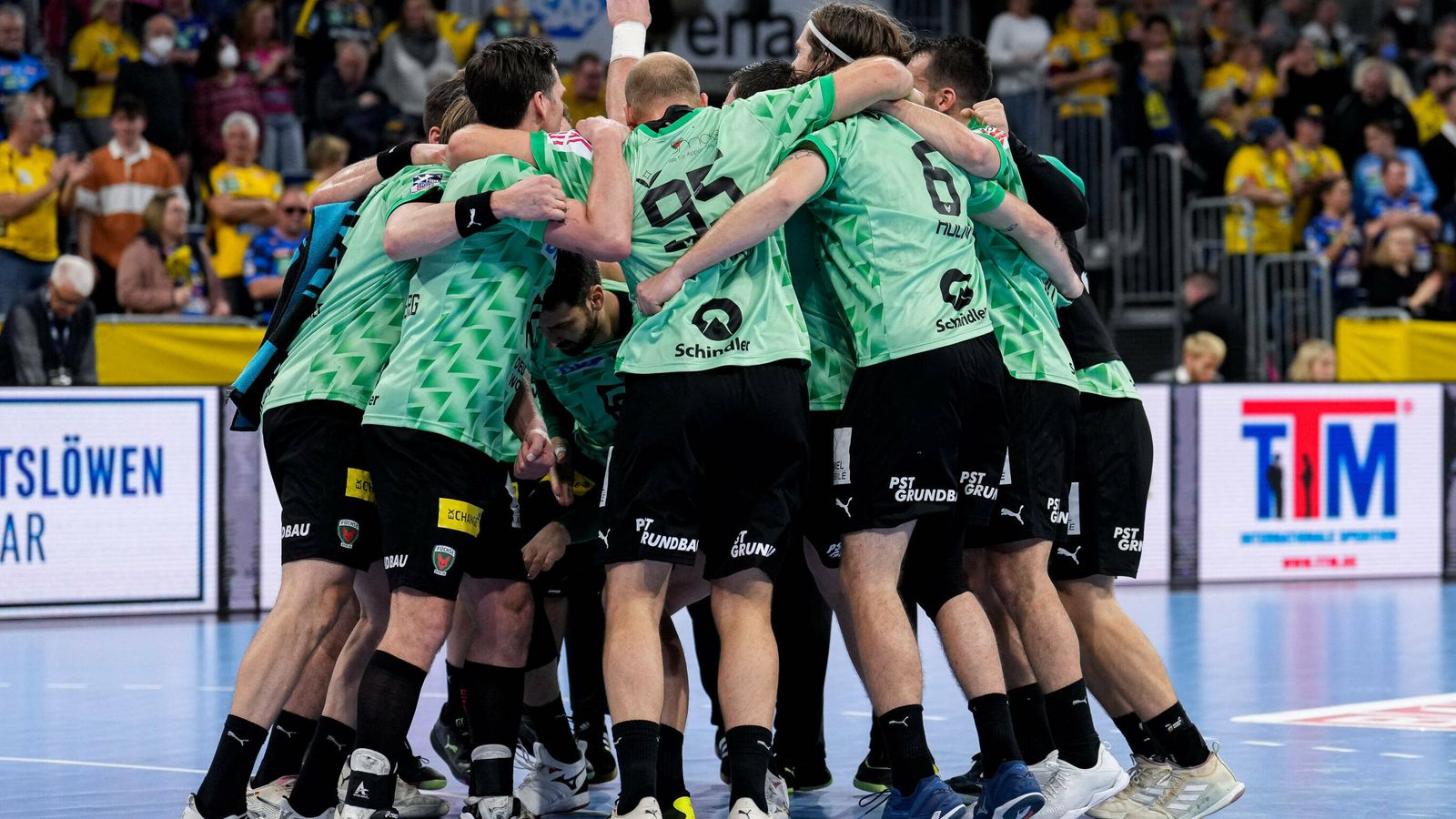 Handball Füchse Berlin gewinnen Spitzenspiel gegen die RheinNeckar