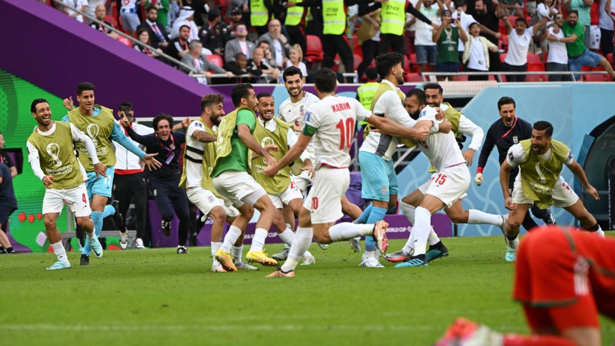 WM 2022: Iran besiegt Wales in der Nachspielzeit | Fußball News | Sky Sport