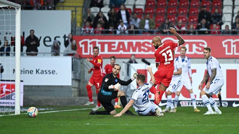 Der 1. FC Kaiserslautern schlägt den Karlsruher SC dank eines Treffers von Terrence Boyd.