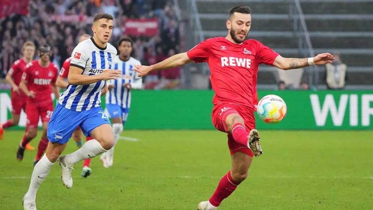Köln-Angreifer Sargis Adamyan unterläuft gegen Hertha BSC ein spektakulärer Fehlschuss. 