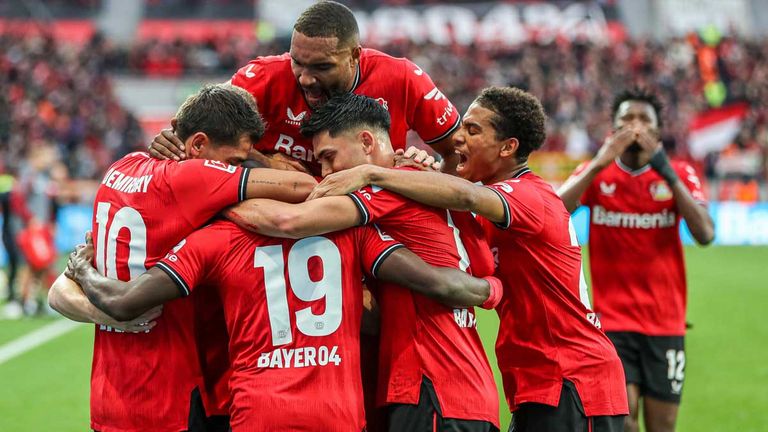 Bayer Leverkusen jubelt über den Heimsieg gegen den VfB Stuttgart.